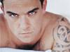 Robbie Williams va a cantare a un matrimonio con Hugh Grant